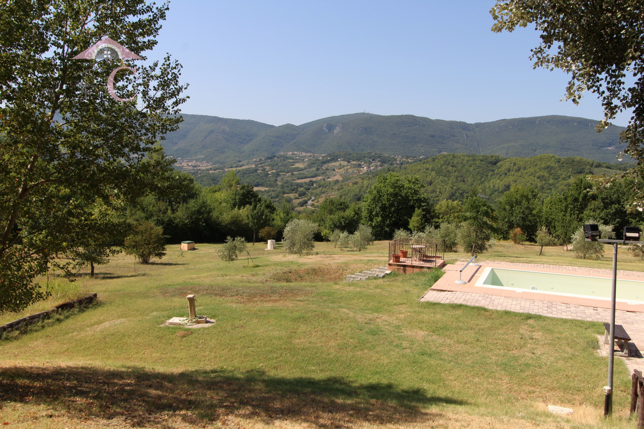 villa moderna con piscina  10.jpg